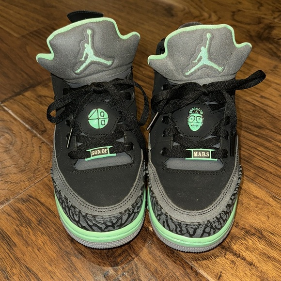 Jordan sneakers - Picture 2 of 5